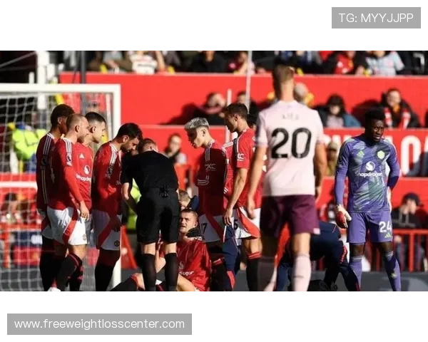 曼联防线失误频繁问题显现,对近期球队稳定性造成影响 曼联防线失误频繁问题显现,对近期球队稳定性造成影响