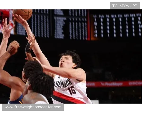 杨瀚森篮下高效终结提升内线防守影响力